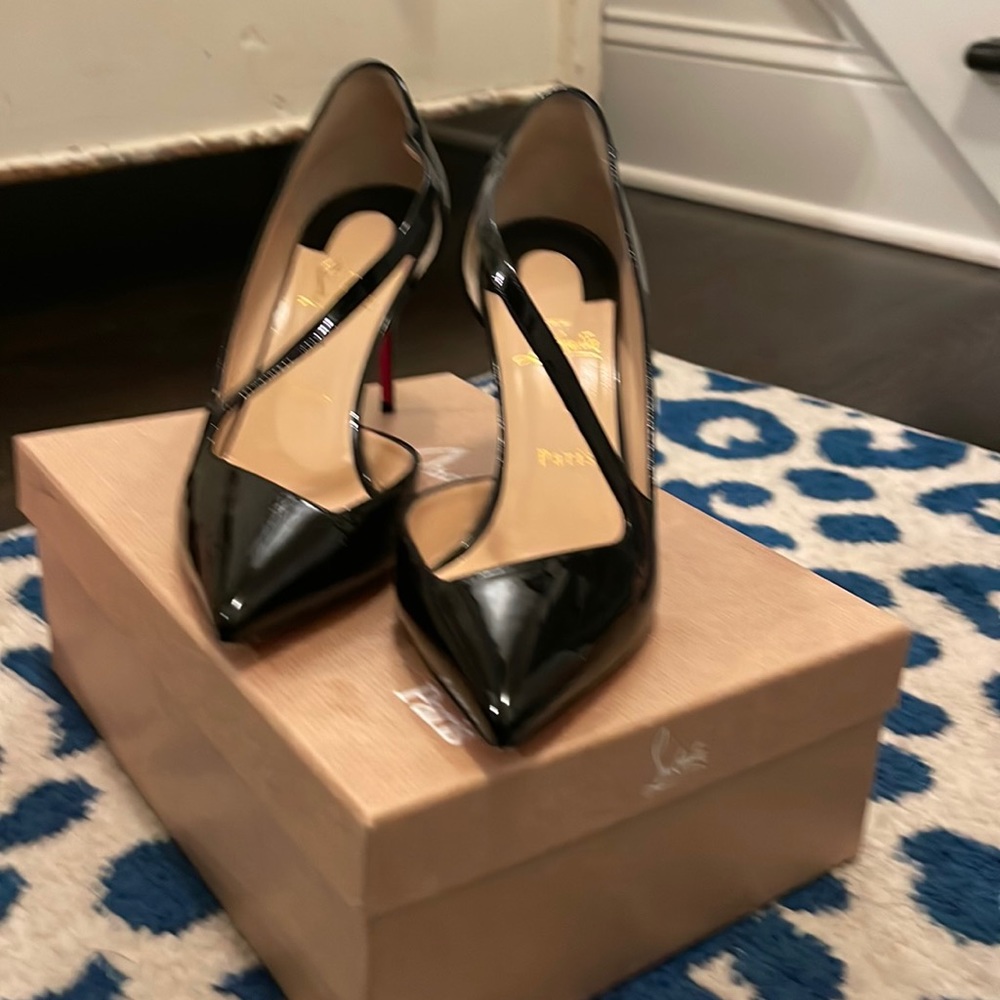 Lou it on Black Patent heels